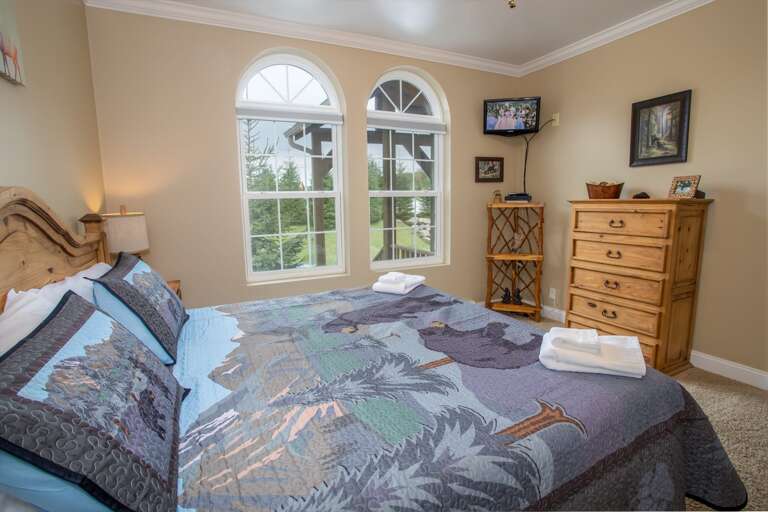 Second BR with King Bed and HD Smart TV