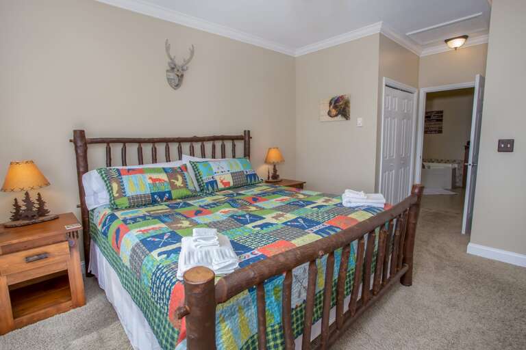 Comfy King Master Suite with Private EnSuite Bathroom