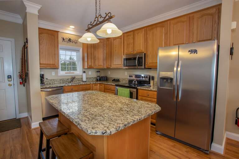 Fully-equipped Kitchen with Granite Counters and Stainless Appliances