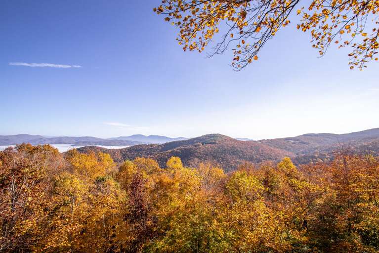 Unobstructed Long Range Layered Mountaintop Views!