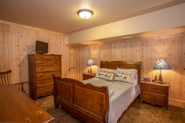 Queen Bedroom on the Lower Level Queen Bedroom on the Lower Level