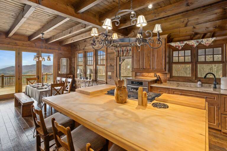 Kitchen and Dining Area Enjoy Views in All Directions