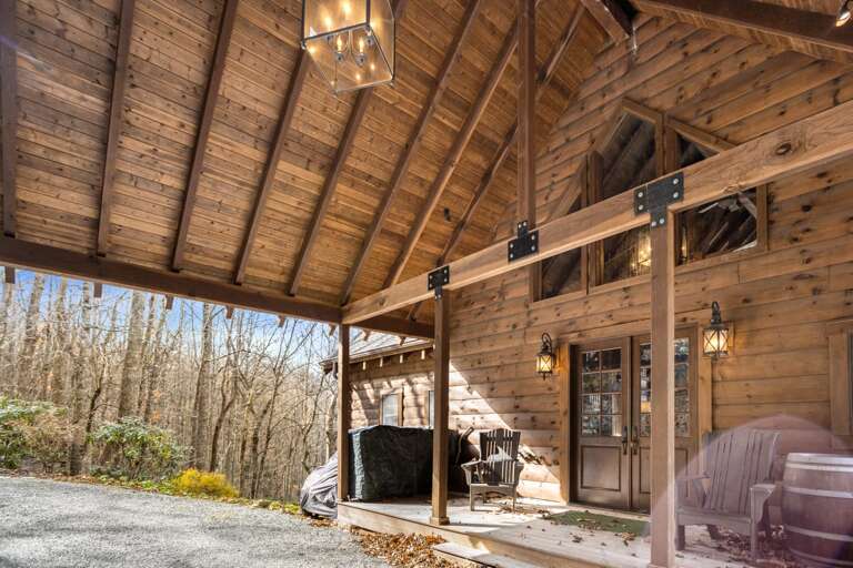 Porte-cochère for Unpacking and Packing Convenience