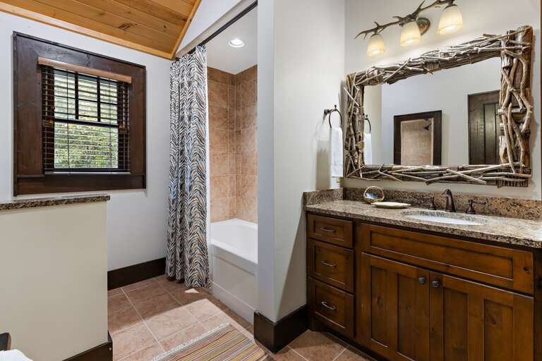 Alpine Suite Private Bathroom