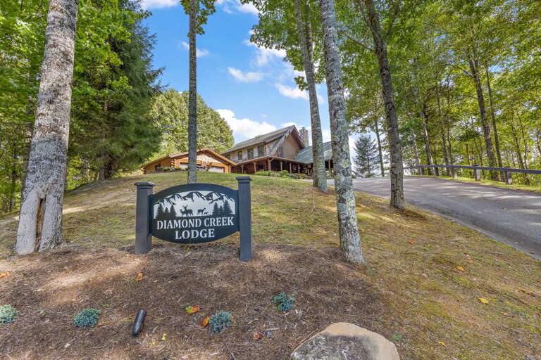 Entrance to Diamond Creek Lodge