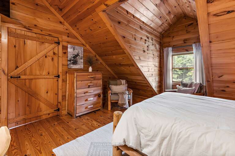 Queen Suite with Private Bathroom