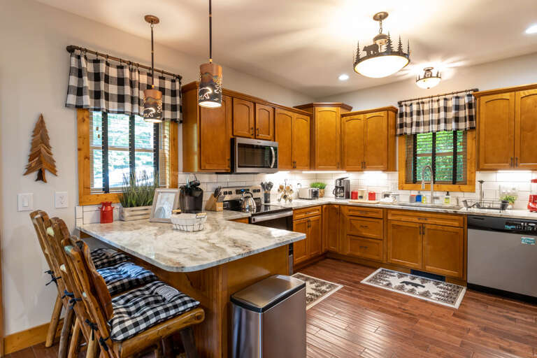 Bar Top seating for 4 in the spacious kitchen Bar Top seating for 4 in the spacious kitchen