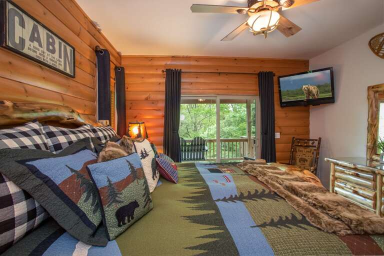 Master bedroom with King bed Master bedroom with King bed