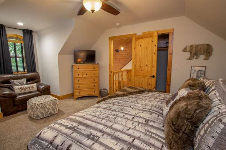 Upper King Bedroom 2 with TV Upper King Bedroom 2 with TV