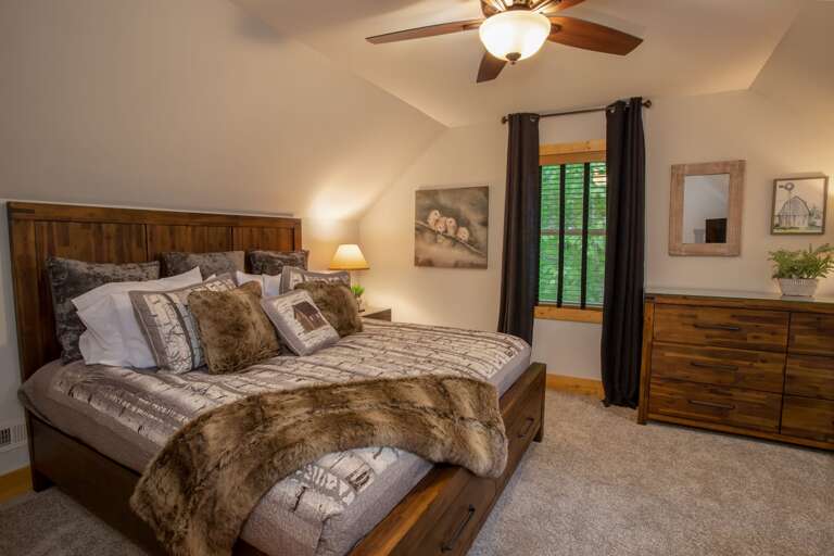 Upper King Bedroom 2 with TV Upper King Bedroom 2 with TV