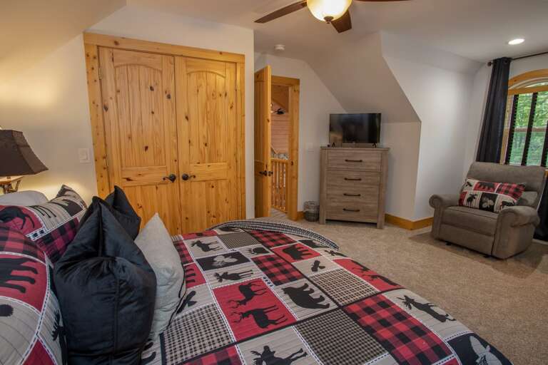 Upper queen bedroom Upper queen bedroom