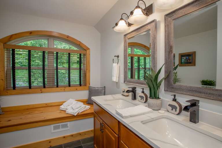 Upper shared bathroom Upper shared bathroom