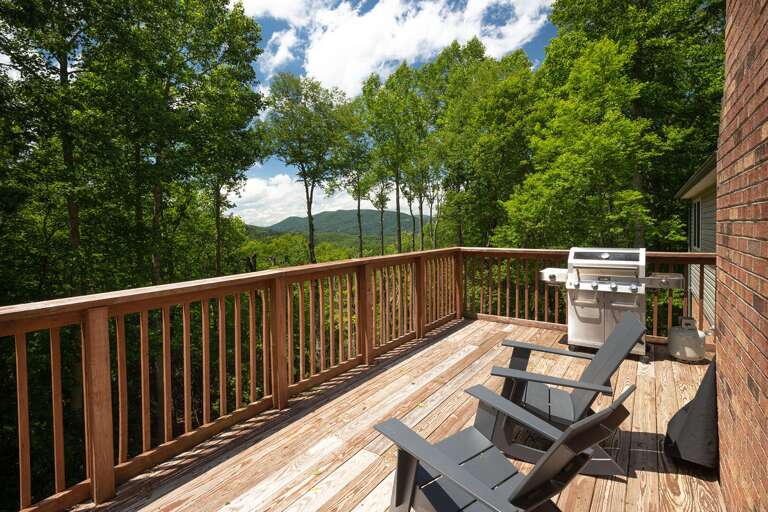 Deck Dining Area and Gas Grill