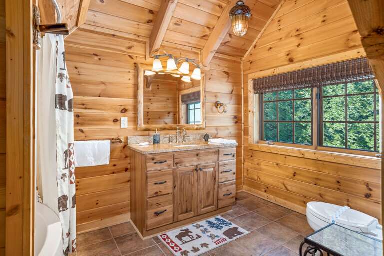 UpstairsTwin Bedroom Suite Bath Shared with Loft Pull Out Queen