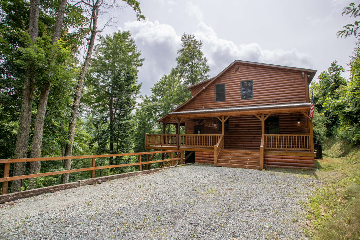 Livin the Dream Beautiful 4 Bedroom House in Vilas, NC for 18 Guests