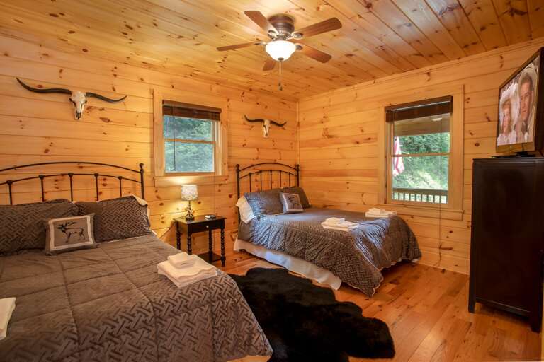 Second main floor bedroom (full and full) Second main floor bedroom (full and full)