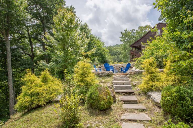 Walk to fire pit Walk to fire pit