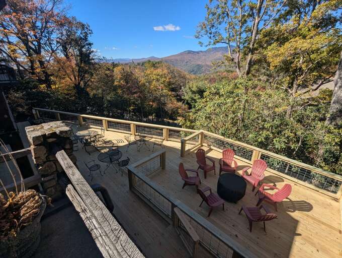 Back deck with a nice fire pit to enjoy high country. Back deck with a nice fire pit to enjoy high country.