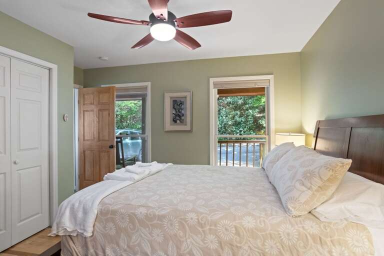 Main Level Queen Bedroom Main Level Queen Bedroom