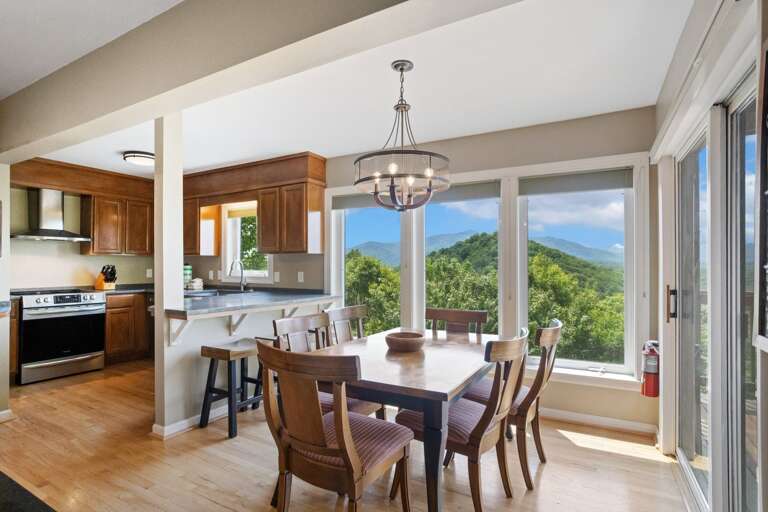 Misty Ridge Retreat Dining Area... Look at those MOUNTAIN VIEWS! Misty Ridge Retreat Dining Area... Look at those MOUNTAIN VIEWS!