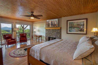 Misty Ridge Retreat's Spacious King Master Suite with EnSuite Bathroom, Fireplace, HD Smart TV, Sitting Area, and Grandfather Views!