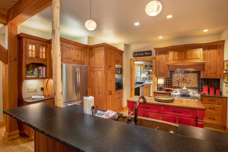 Chef's Kitchen with Leathered, Chiseled Granite Countertops!