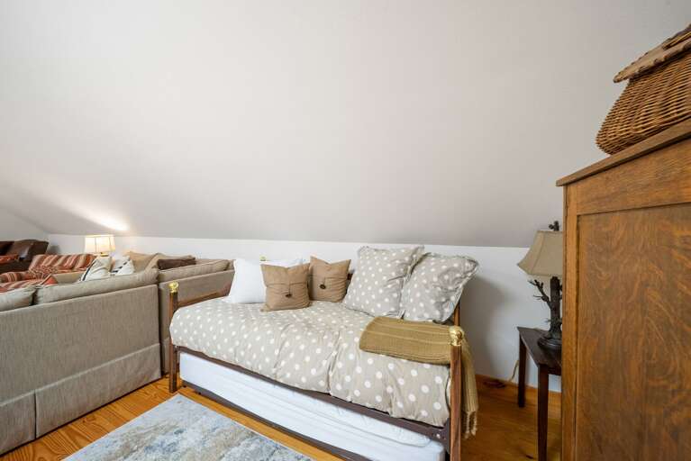 Twin Daybed with Twin Trundle