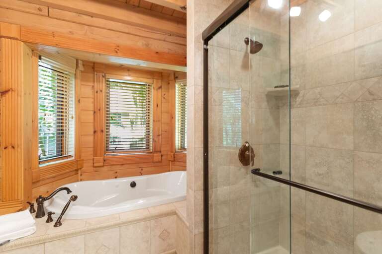 Master King Ensuite Bathroom