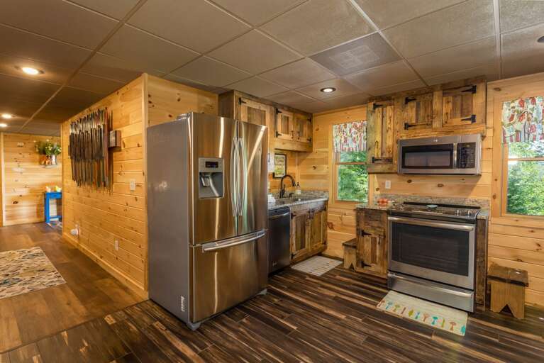 Full Kitchen in Lower Level Full Kitchen in Lower Level