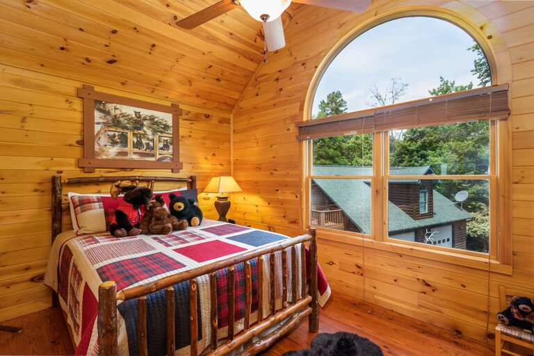 Queen Bedroom on Upper Level Queen Bedroom on Upper Level