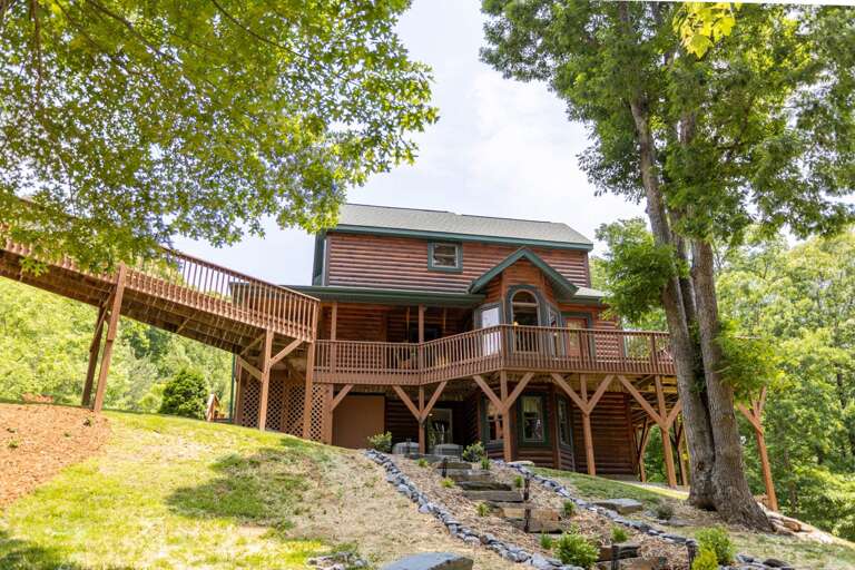 Steps from the House Leading to the Fire Pit Steps from the House Leading to the Fire Pit