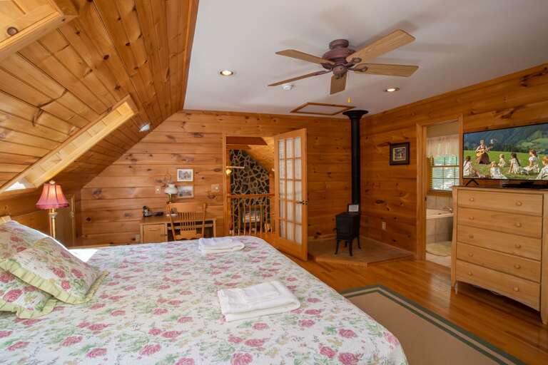 Upper Level Master Suite with Tons of Space to Spread Out!