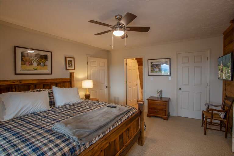 Main Level King Suite #1, with HD Smart TV, Walk-in Closet, and EnSuite Bathroom