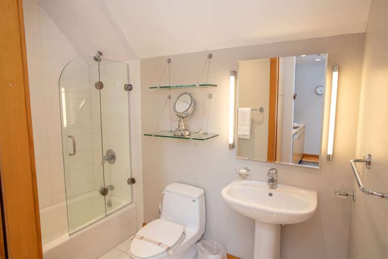 Bathroom in Studio Apartment Bathroom in Studio Apartment