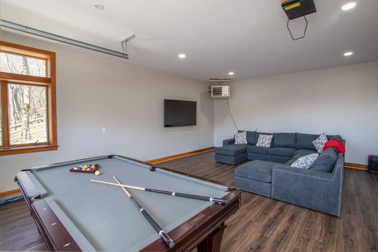 Brand New Pool Table in Heated Garage Brand New Pool Table in Heated Garage