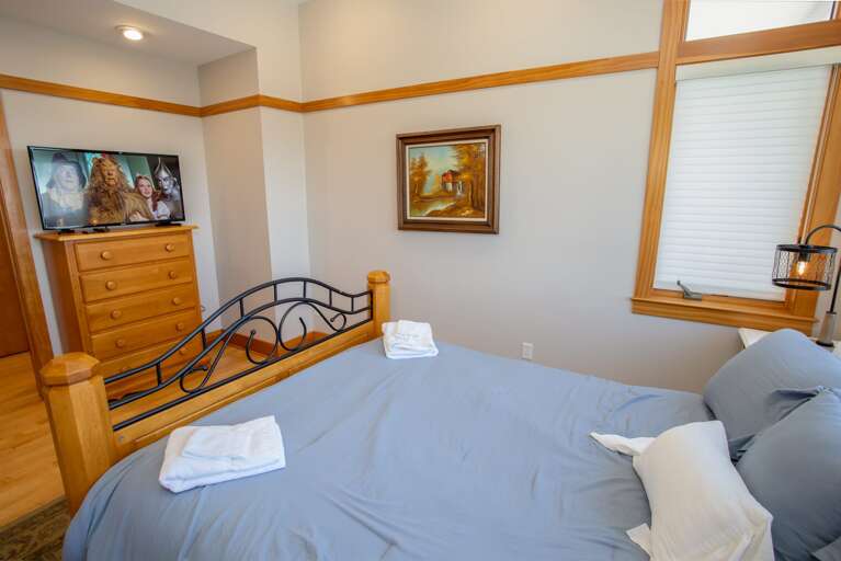 Main Floor Queen Room Main Floor Queen Room