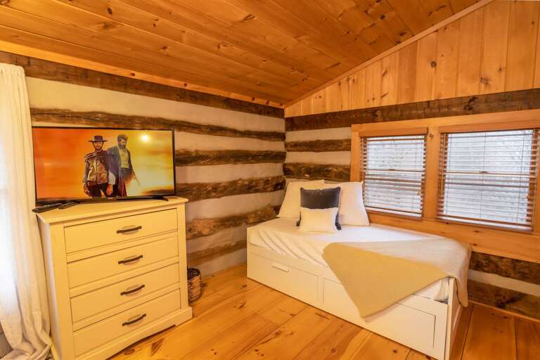 Twin Bed and HD Smart TV in Upper Queen/Twin Bedroom Twin Bed and HD Smart TV in Upper Queen/Twin Bedroom