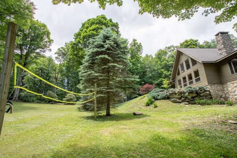 Huge yard for all sorts of games and frisbee and fun