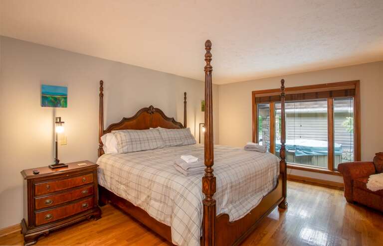 Main Floor King Master with TV