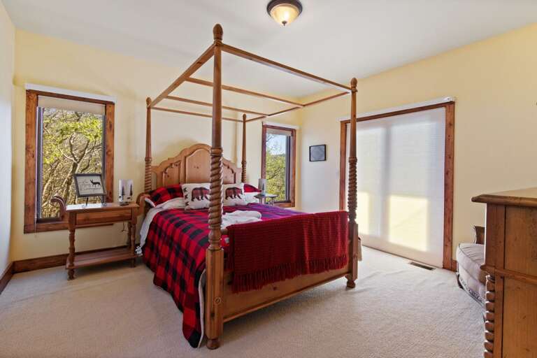 Lower Level Queen Suite