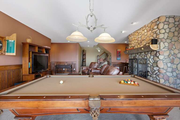 Pool Table, Darts and Leather Furniture in the Den