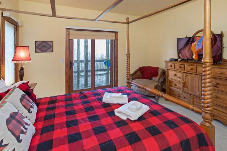 Queen Suite with Deck Access