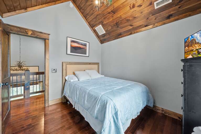 Upper Level Queen Bedroom