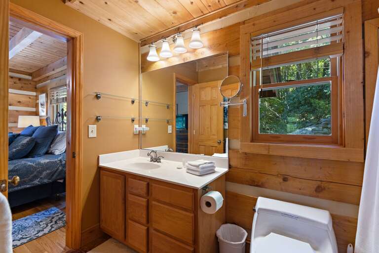 Main Floor Queen Bedroom Ensuite Bathroom