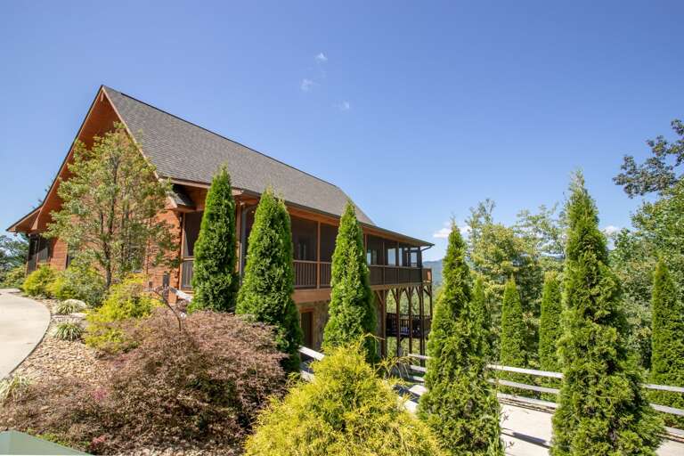 Come Enjoy the High Country at Winterfell Lodge!