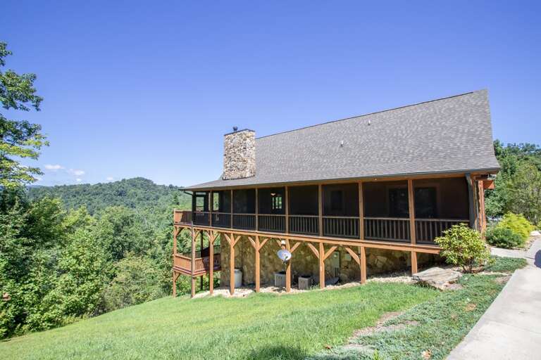 Side View of Winterfell Lodge, Side Entrance onto 1 of 2 Screened Porches