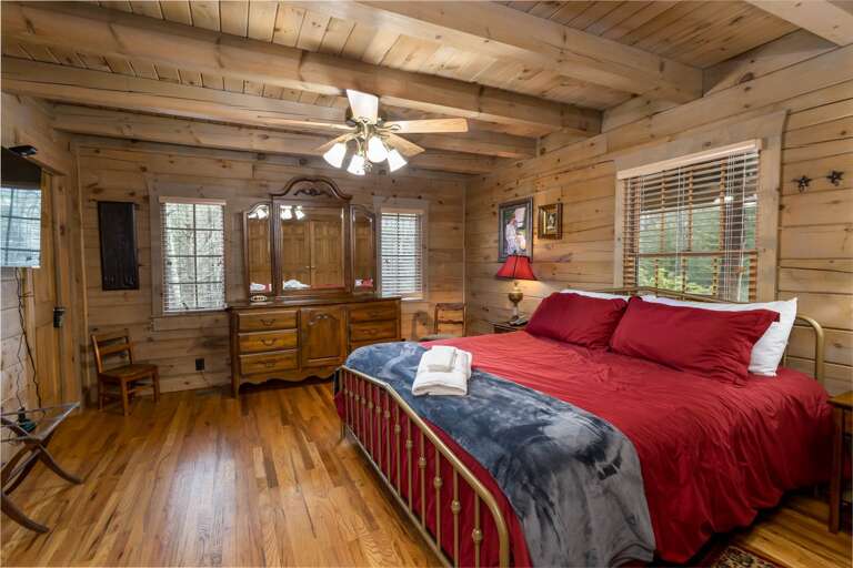 Main Floor Master King Suite