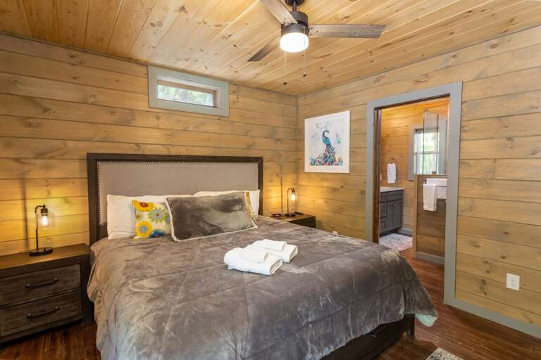 King Suite with Private Ensuite Bathroom