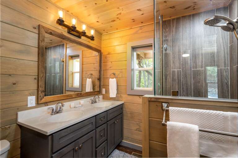 Private Ensuite Bathroom with Luxury Shower