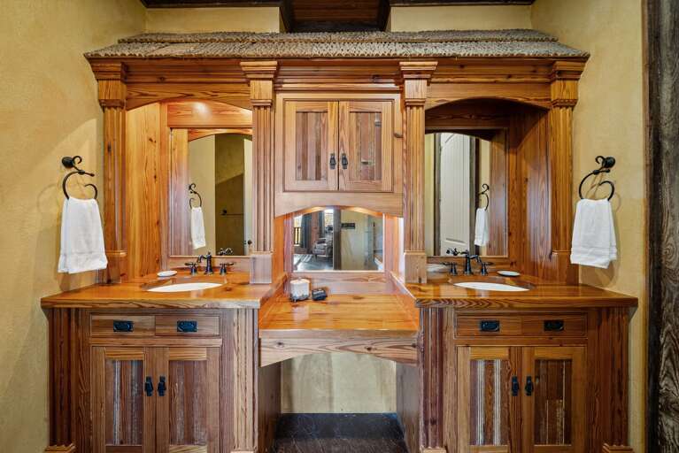 Lower Level King Suite Bathroom